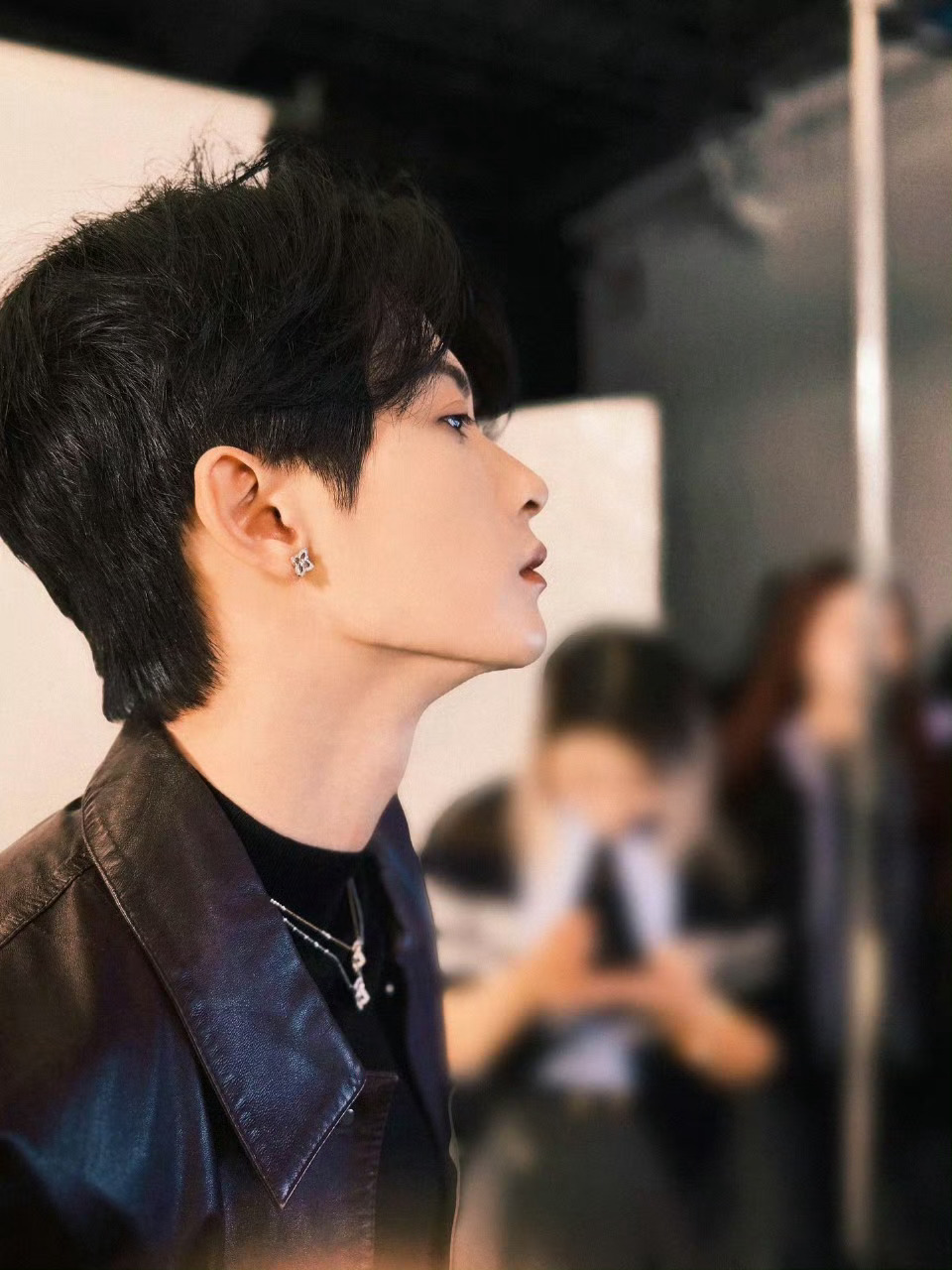 每次都会想到这句话:我檀下颚线比……都清晰檀健次 ‖檀健次谢却山