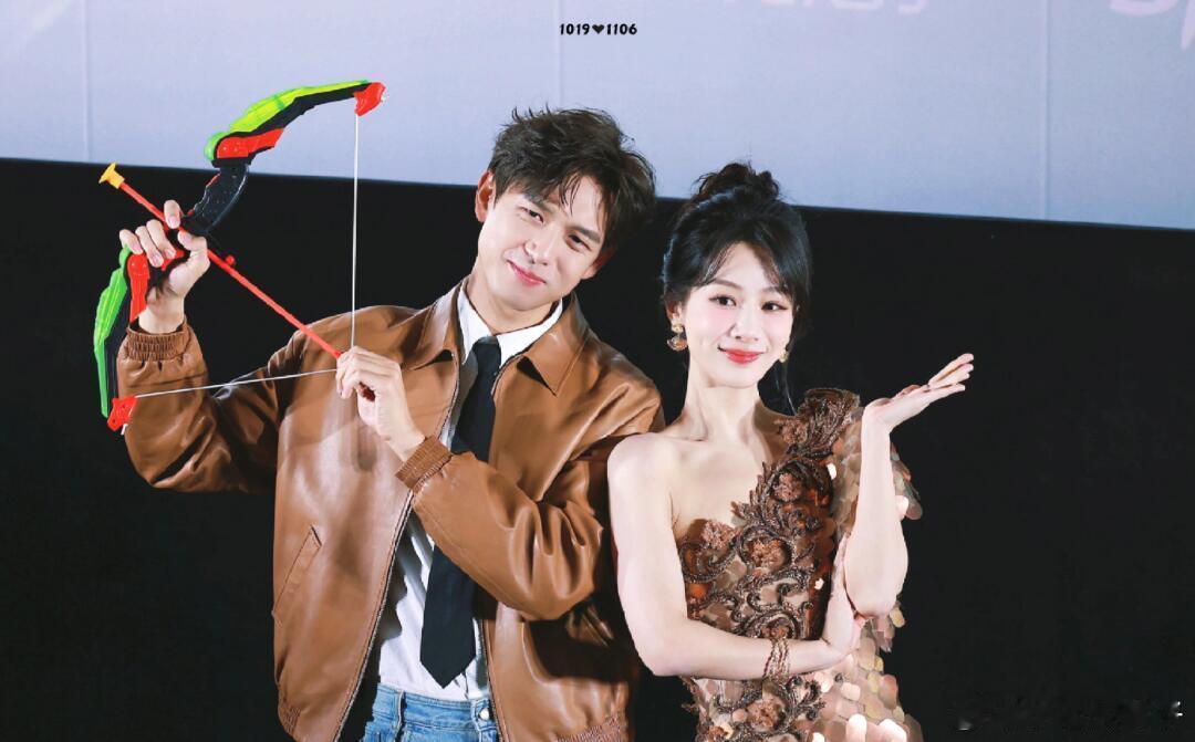 杨紫李现 纯元CP结婚 我的白月光cp回宫，杨紫李现💜谁懂啊，这真的是白月光！