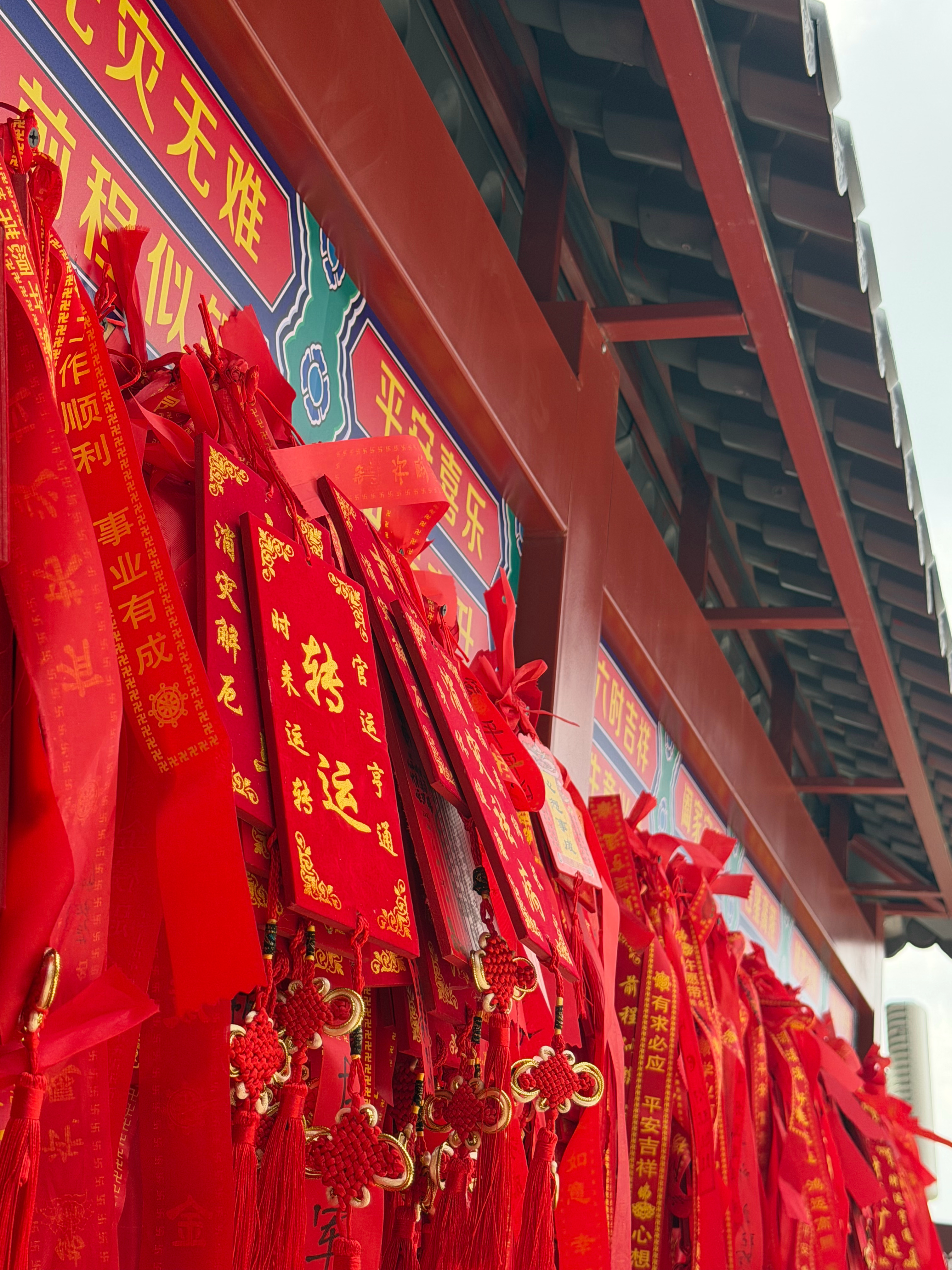 家庭群征集国庆目的地了，我投辽宁东港一票！群星演唱会有话题，大孤山有风景，爸妈喜