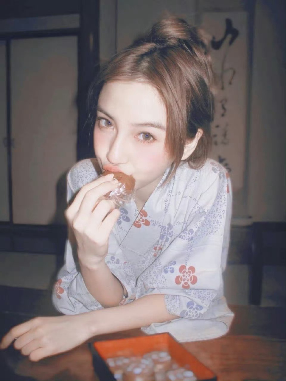 Angelababy在洞洞板认出粉丝【Angelababy】梦里萦绕在我枕边的樱