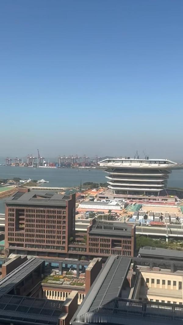 前海润峯府110平1290万成交，单价11.7万，中楼层。差不多原价卖的，也很厉