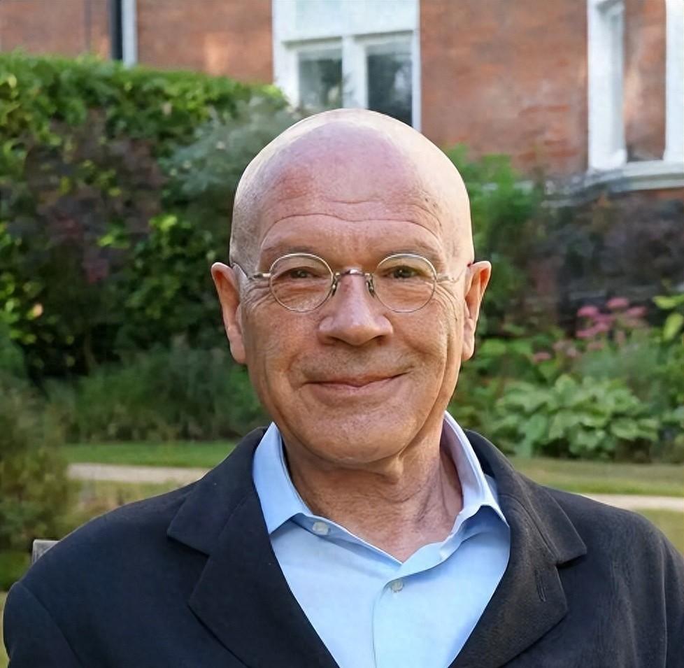 英国即将上任的新首相叫伯纳姆，伯纳姆给我们的印象是，非常务实，不盲目跟从美国。对