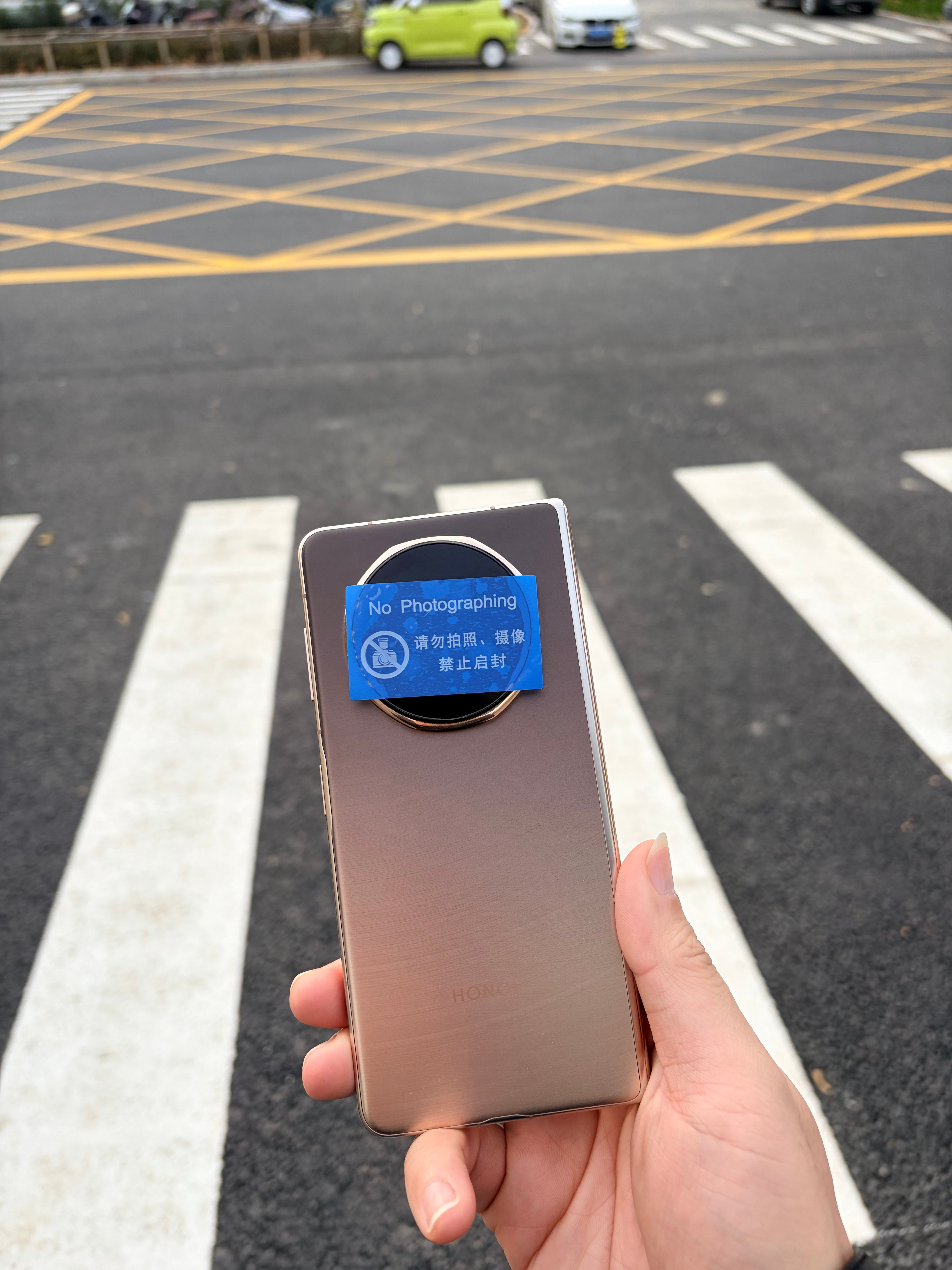 刚失联了两个小时品鉴了绝密新品吸收了大量新知识等拿到的时候跟大家分享吧挺有意思的