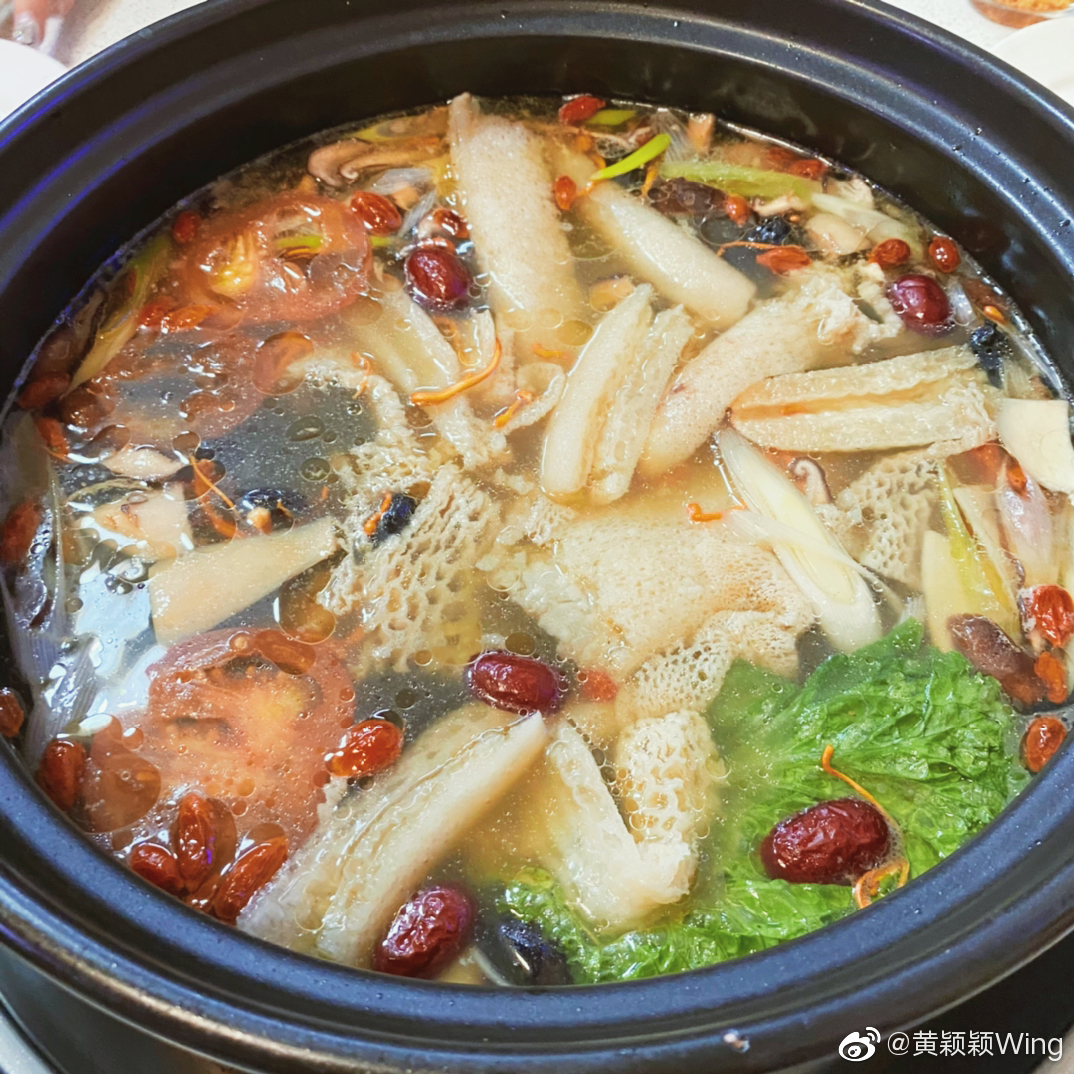 从成都开了五天车 走走停停 终于进藏了 每天都是吃到扶墙走的各种菌 黄颖芝 黄颖