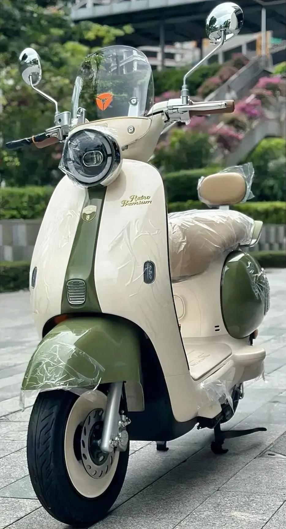 新国标是从安全角度制订的，始终将安全放在首位。有人质疑，以前的电动车能带大人和孩