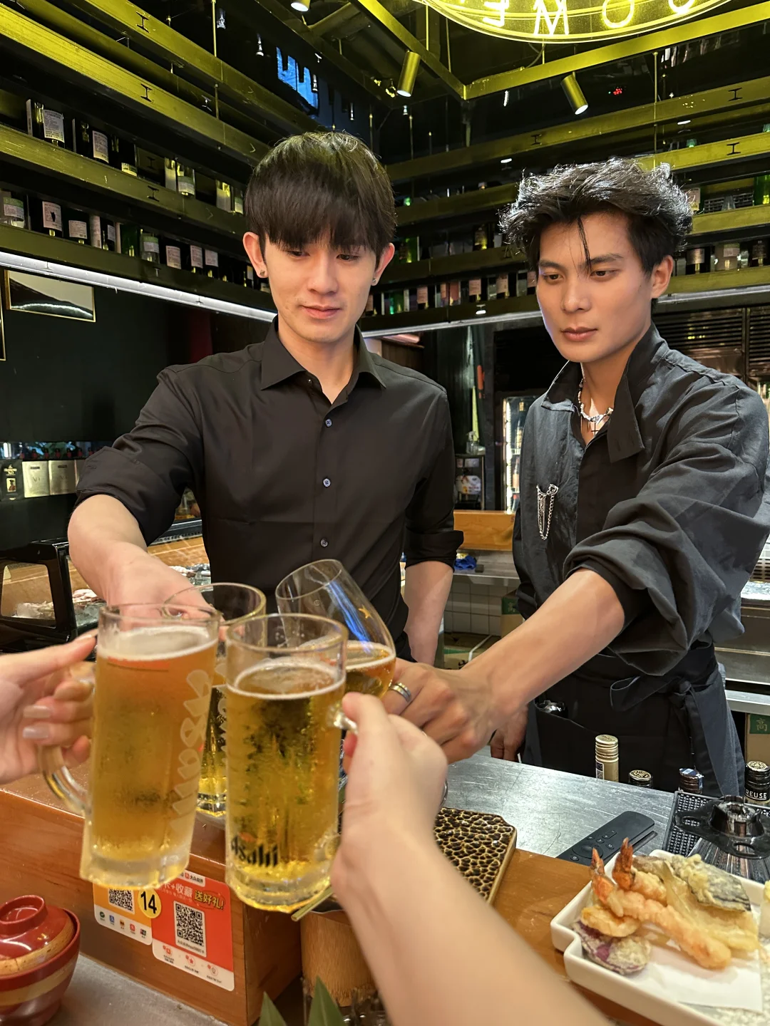 广州富婆的烧鸟快乐屋！清一色男模团！