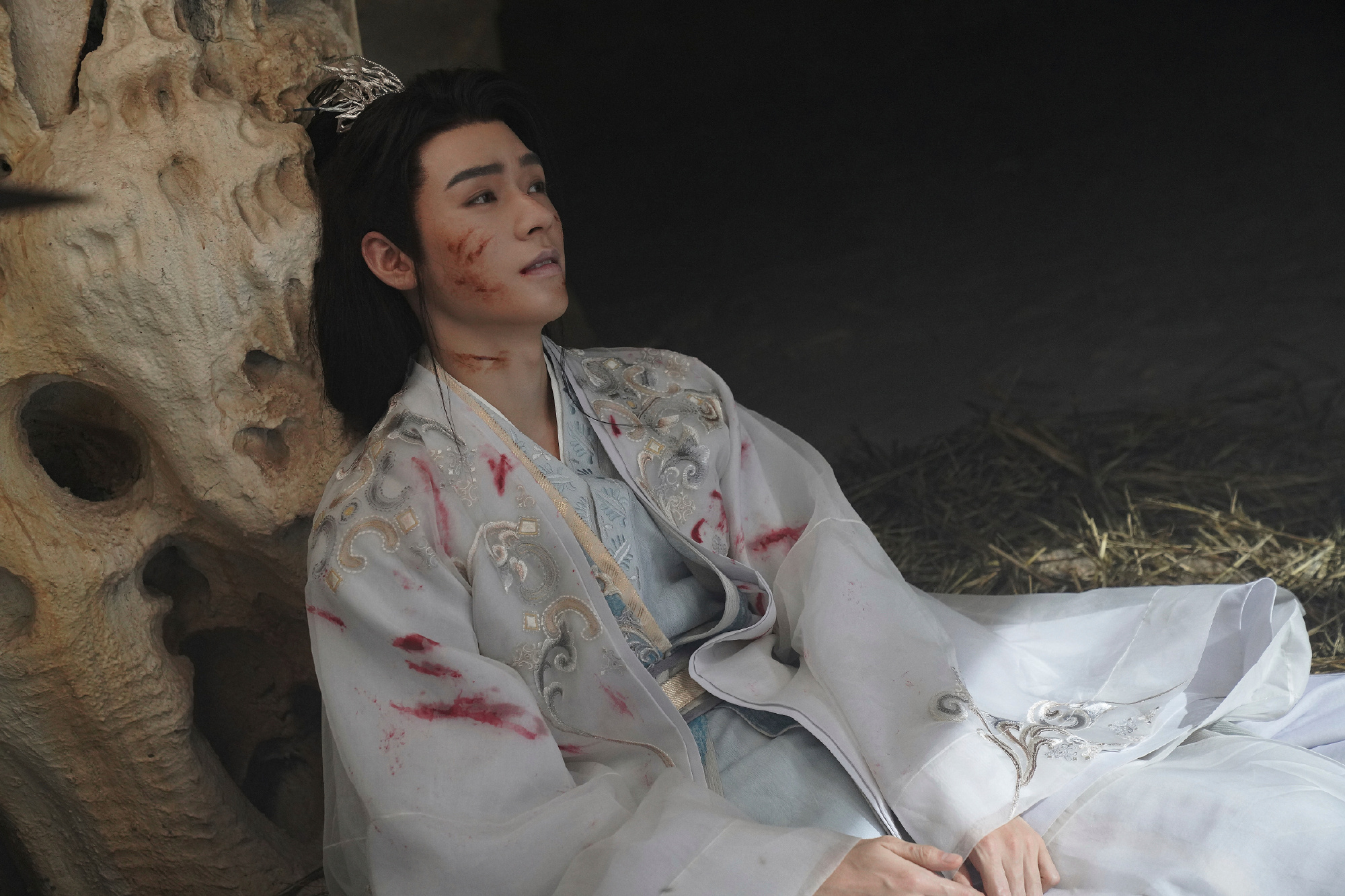 #龚俊战损剧照##龚俊战损花絮照#龚俊战损花絮照，可以可以 ​​​