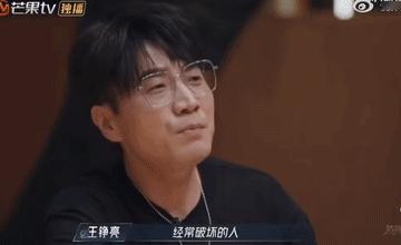 齐思钧还是有一定的应变能力的，面对王铮亮的破坏性亮剑，他第一时间求助了杜海涛，成