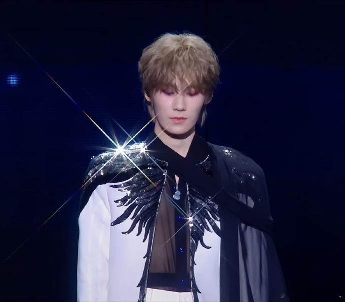 每一次听张真源的歌，都像是一次心灵的洗礼。 