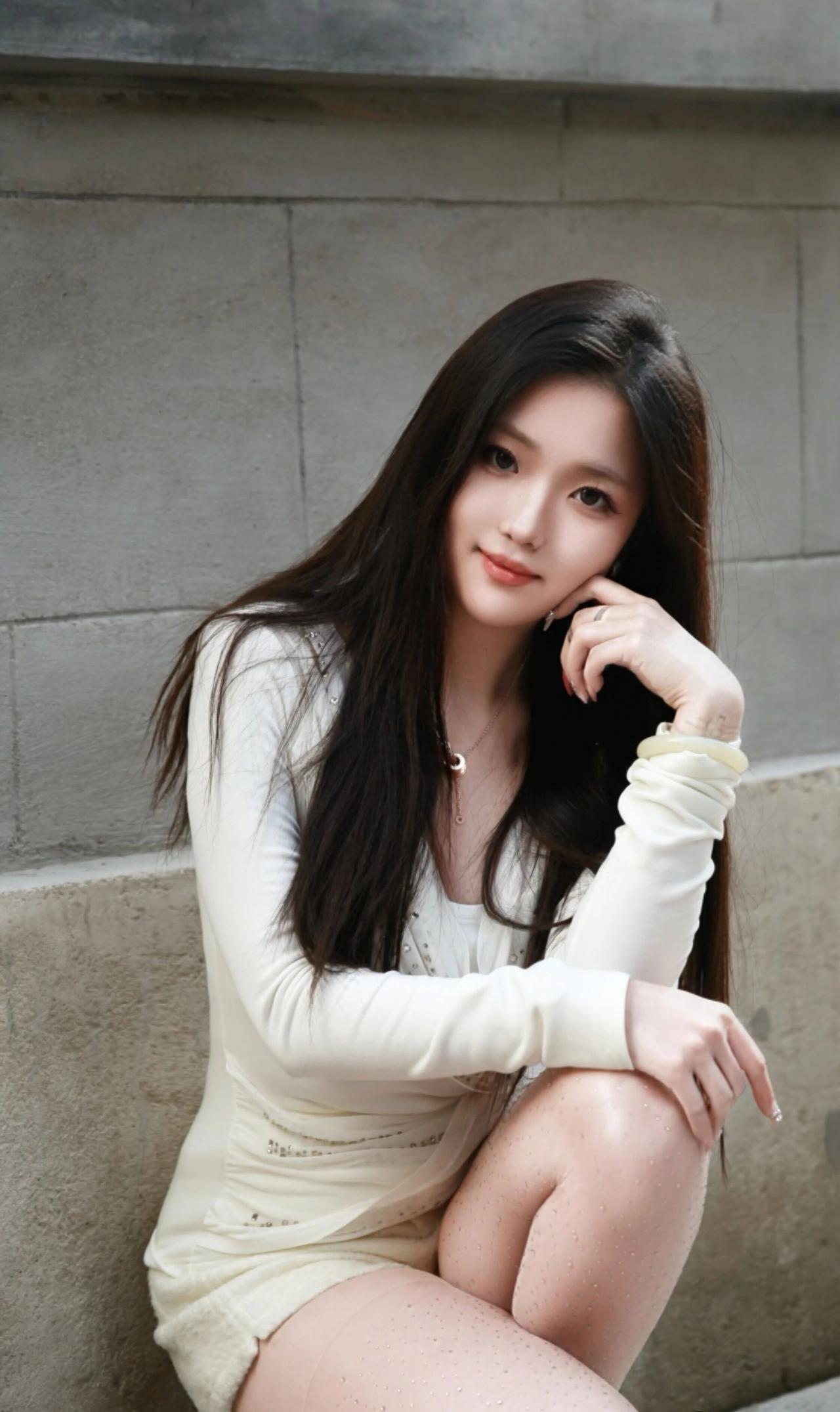 看女人，第一眼确实容易被漂亮脸蛋吸引，但真正能让他们走心的是气质。漂亮能靠打扮和