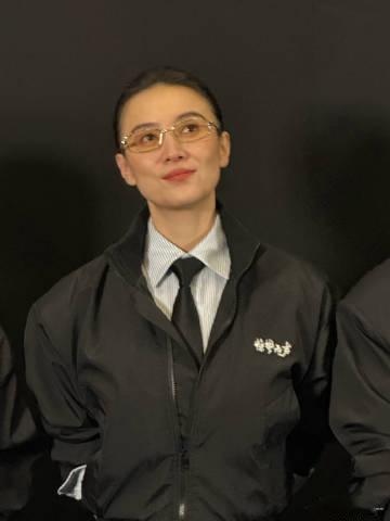 宋佳路演美我一大跳 宋佳这套路演造型直接封神！简约又有气场，生图直出都惊艳，实力