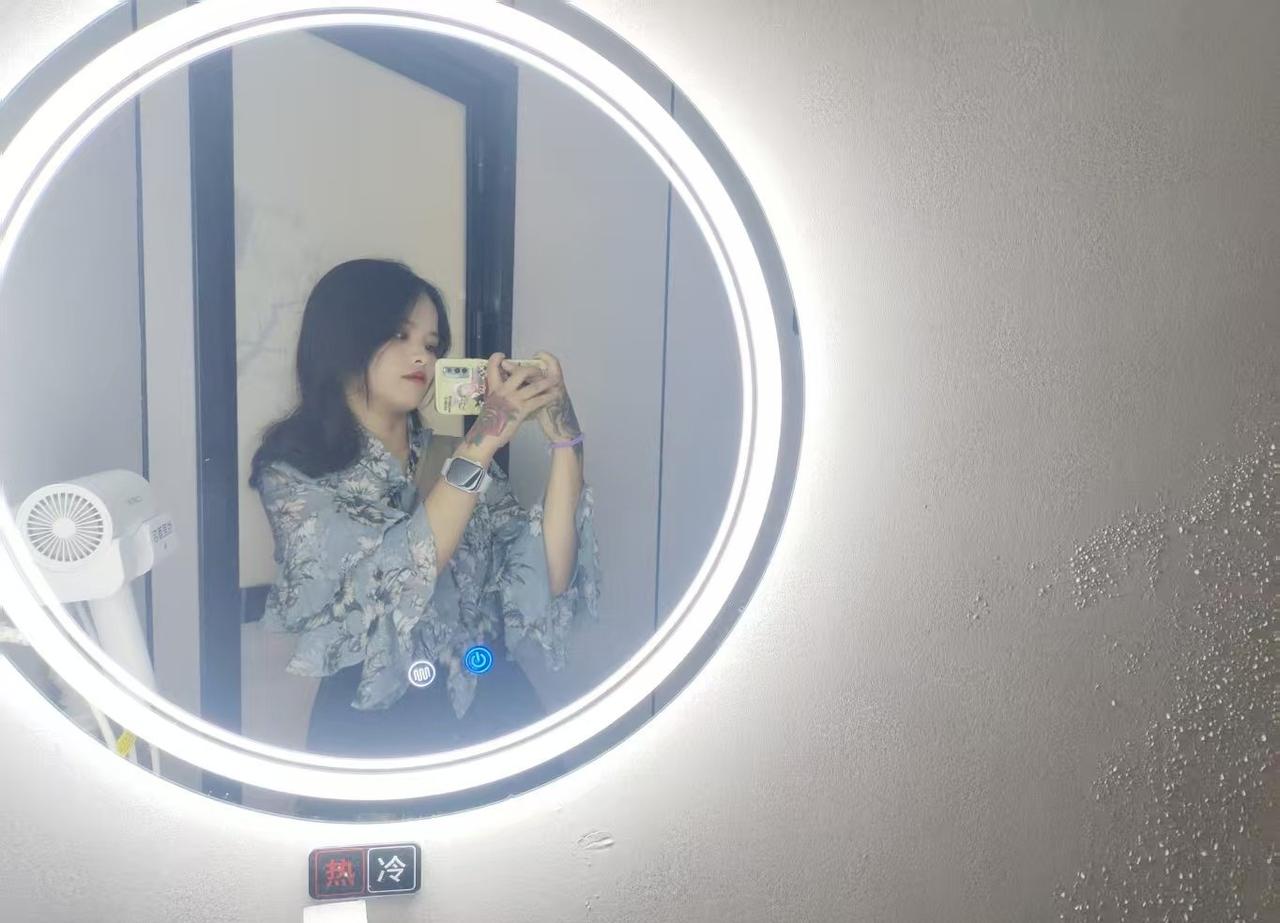 年龄（几几年）：2002.7.1
身高（cm）：155
体重：不一定的体重，没超