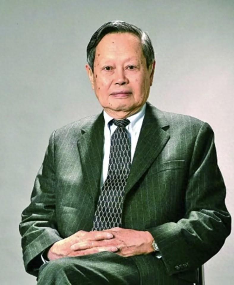 沉痛送别！
杨振宁遗体告别仪式今日举行 享誉世界的物理学家、诺贝尔物理学奖获得者