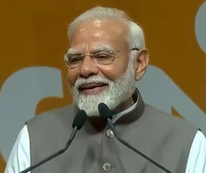 印度为啥记恨中国？说白了就是眼红。

四十多年前，中国和印度的经济，差不多在一个