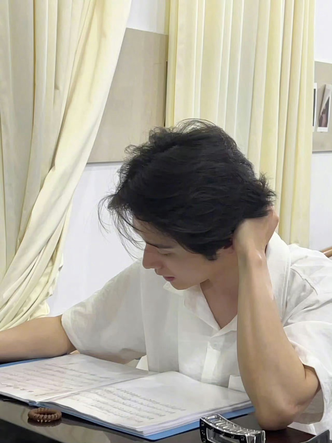 张新成素颜完全hotnerd 张新成素颜直接封神！这hotnerd感拉满，禁欲学