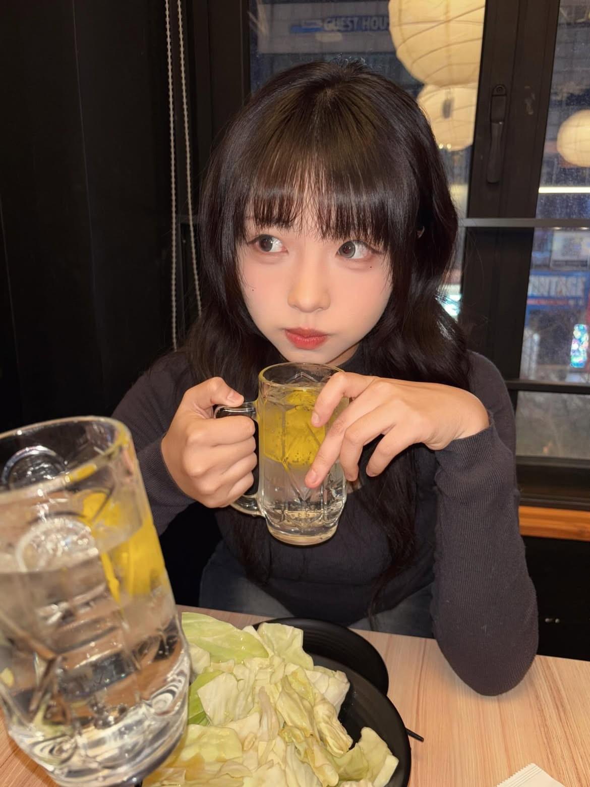 喝酒的女人，最迷人吧！