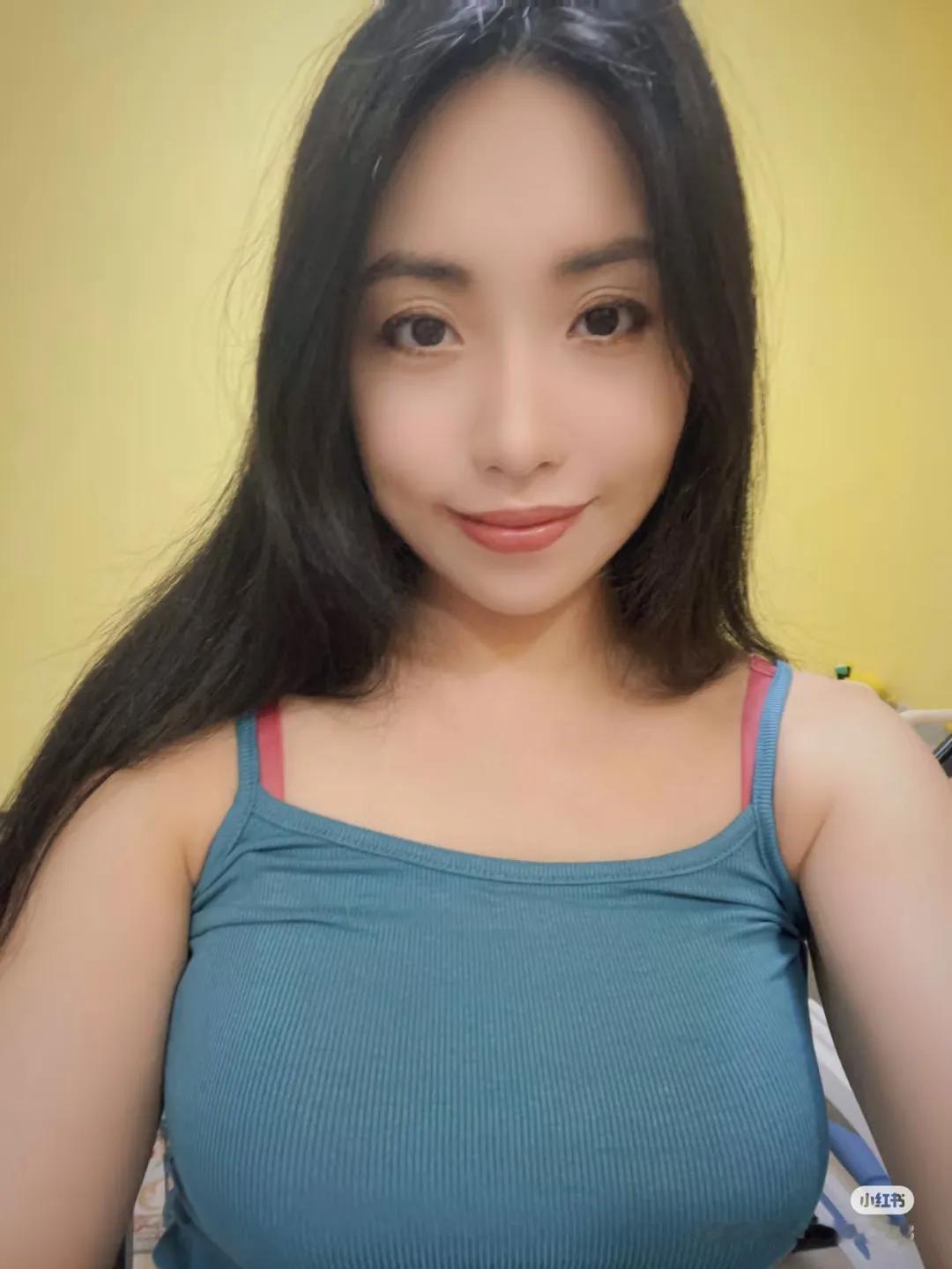 话说香港近几年就推出了许多样靓身材正，气质也相当不错的新晋博主，而黑猫就是其中之