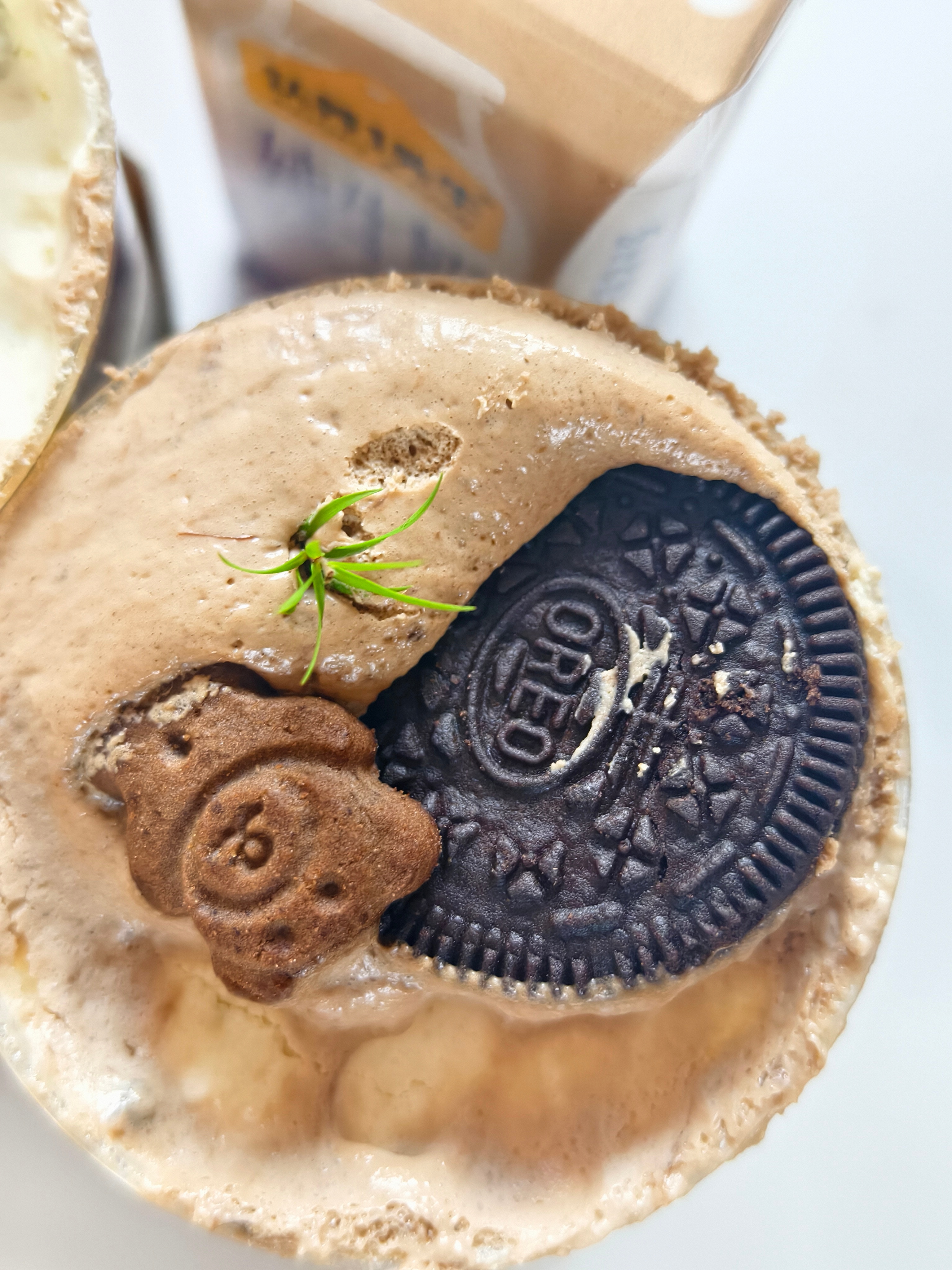 笑发财了去买甜品🧁回到家发现勺子🥄忘记拿了只能用自己家的勺🥄挖着吃了 