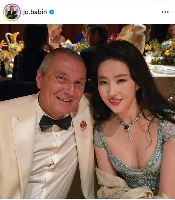 宝格丽CEO用行动证明，他没有帮明星P图的义务。 