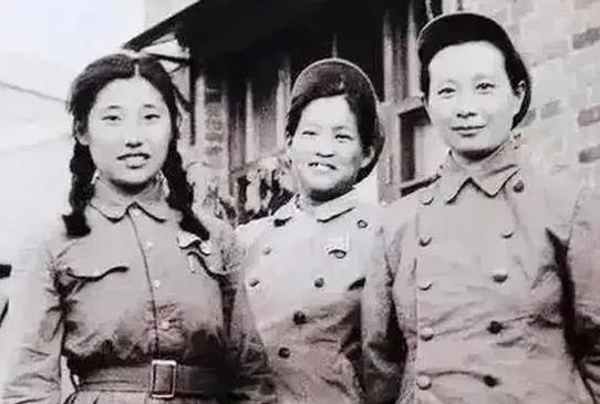 1937年，地主王学文突然发现一20岁女兵，昏倒在家门口。他四下看看无人，一下把