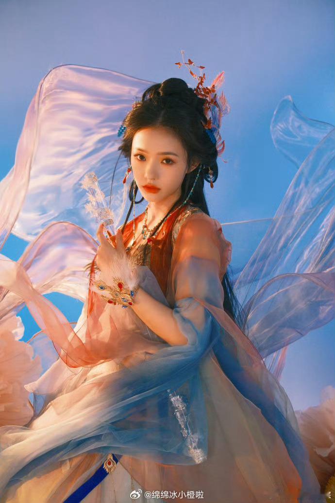 林允洛水花神 林允洛水花神真的不要太棒了啊，给我也是狠狠惊艳到了嘞，要不要这么美