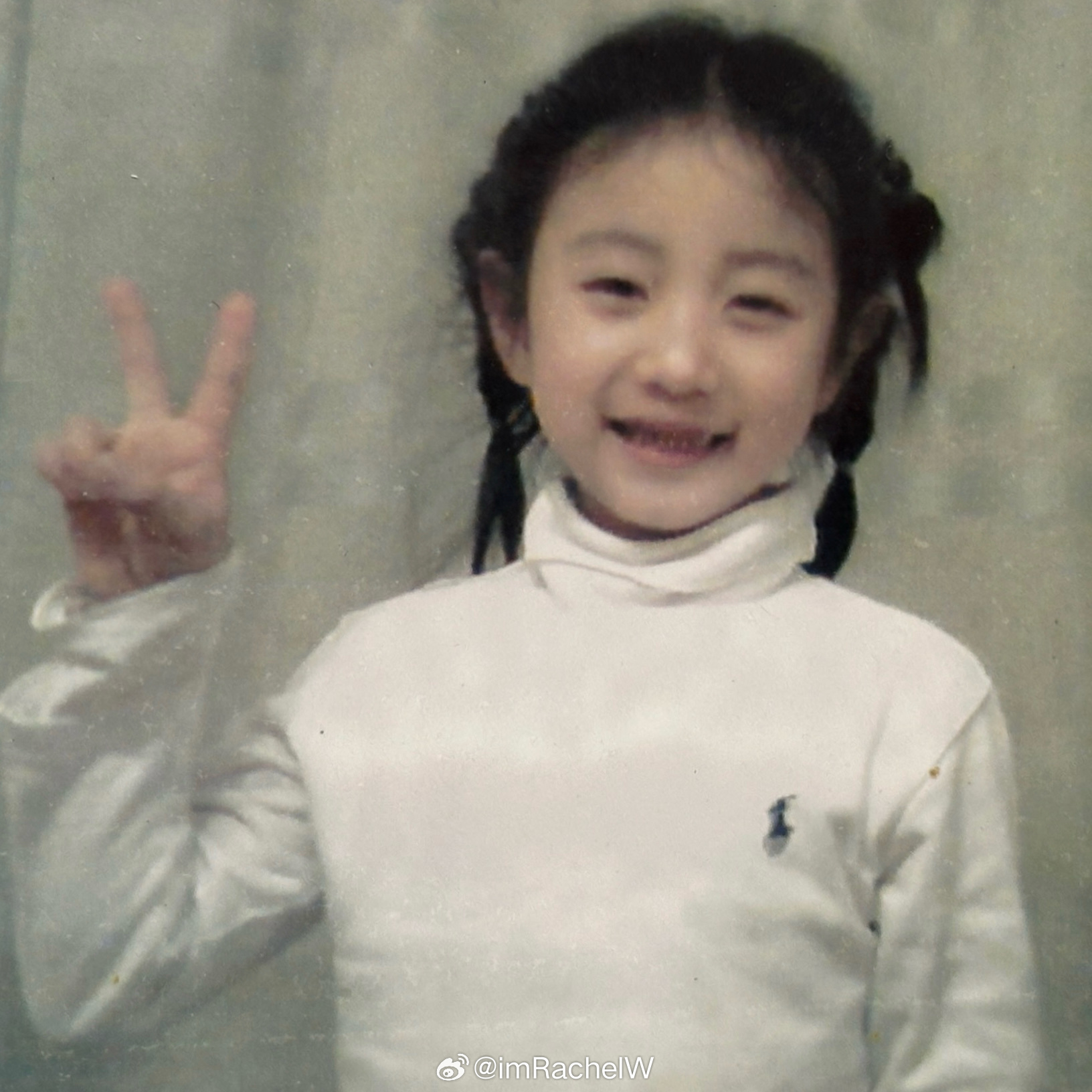 从小就爱比剪刀手 ​​​