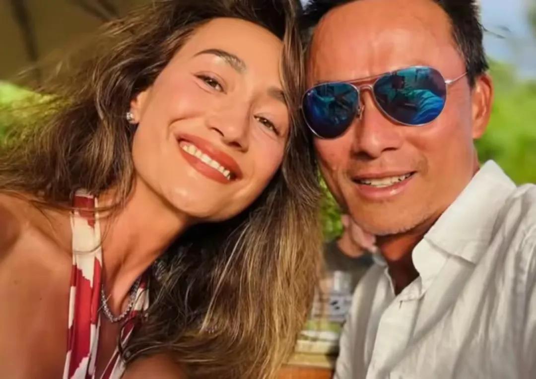 46岁女星MaggieQ官宣结婚！
学生年代看过她的《赤裸特工》，身手矫健，身材