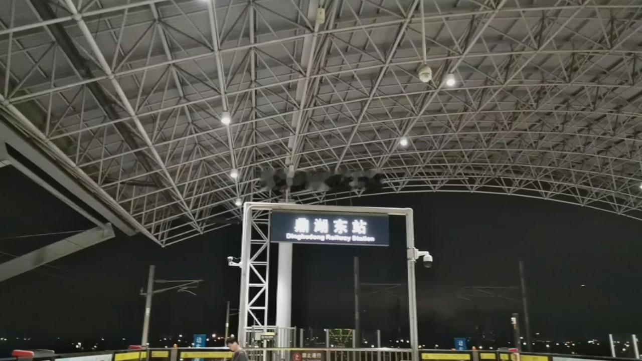 火车地铁化～但是还得去12306买票[摊手] ​​​