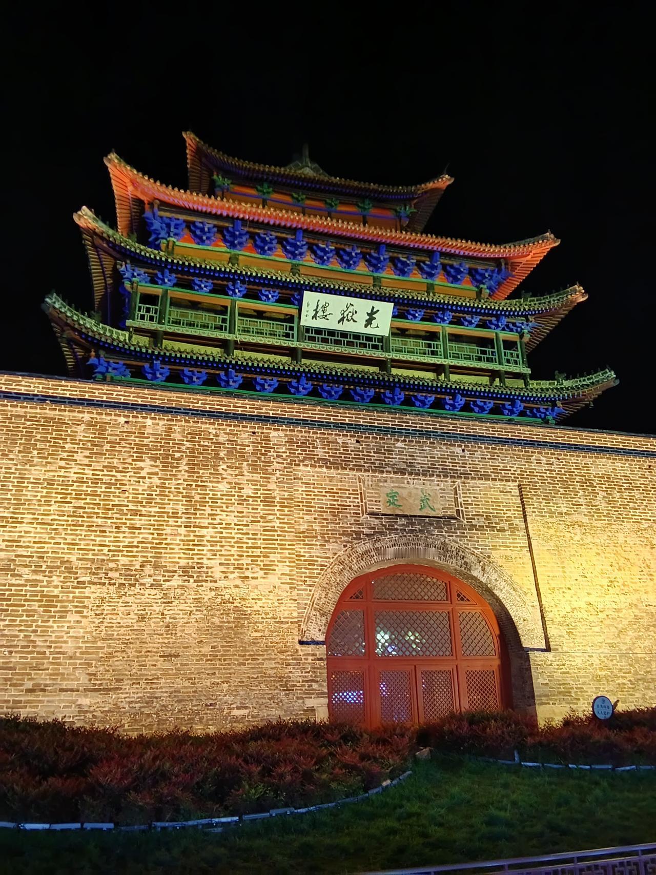 逐梦少年红尘路（八十二）
姐妹同心爱情佳话
水晶穹顶下，觥筹交错的联谊会现场突然