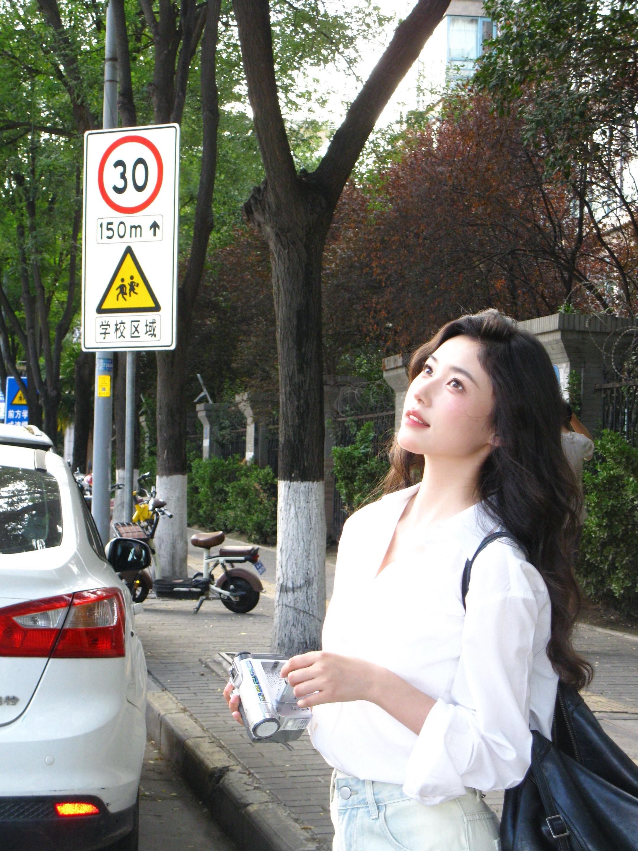 只想留在你身边。