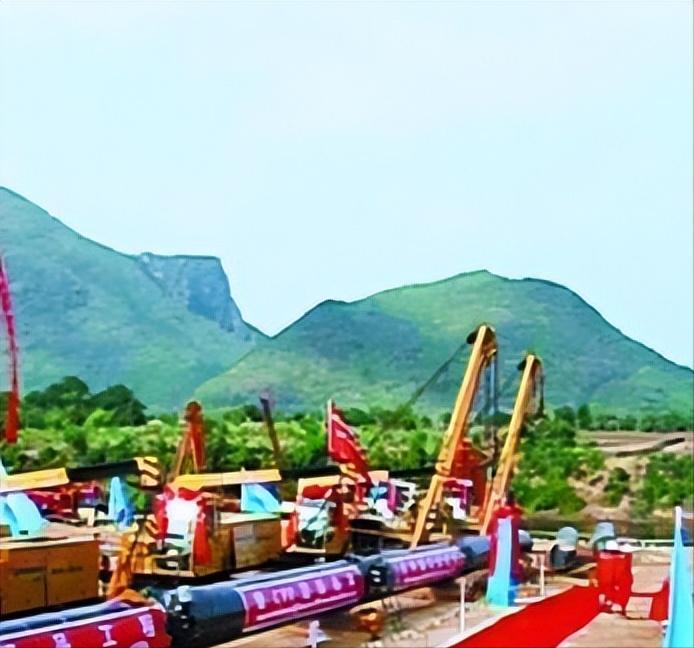 2010年，中缅油气管道建设时，西方国家在一旁挑拨：“缅甸你们吃亏了，中国就是想