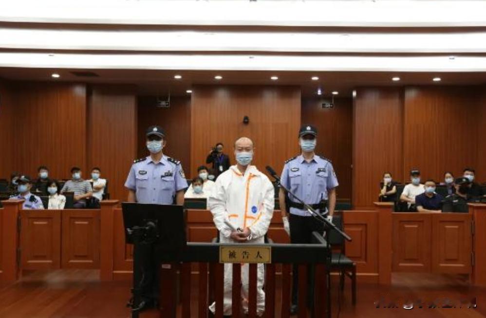 2020年7月，杭州的来女士在家中离奇失踪，小区所有监控都没拍到她出门的痕迹，全