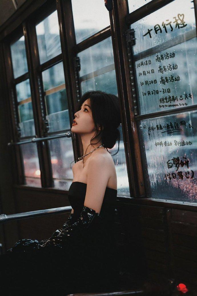 白鹿莫离十月杀青白鹿十月手写行程图 ​白鹿十月等《莫离》杀青，骊山的恩怨、王府的