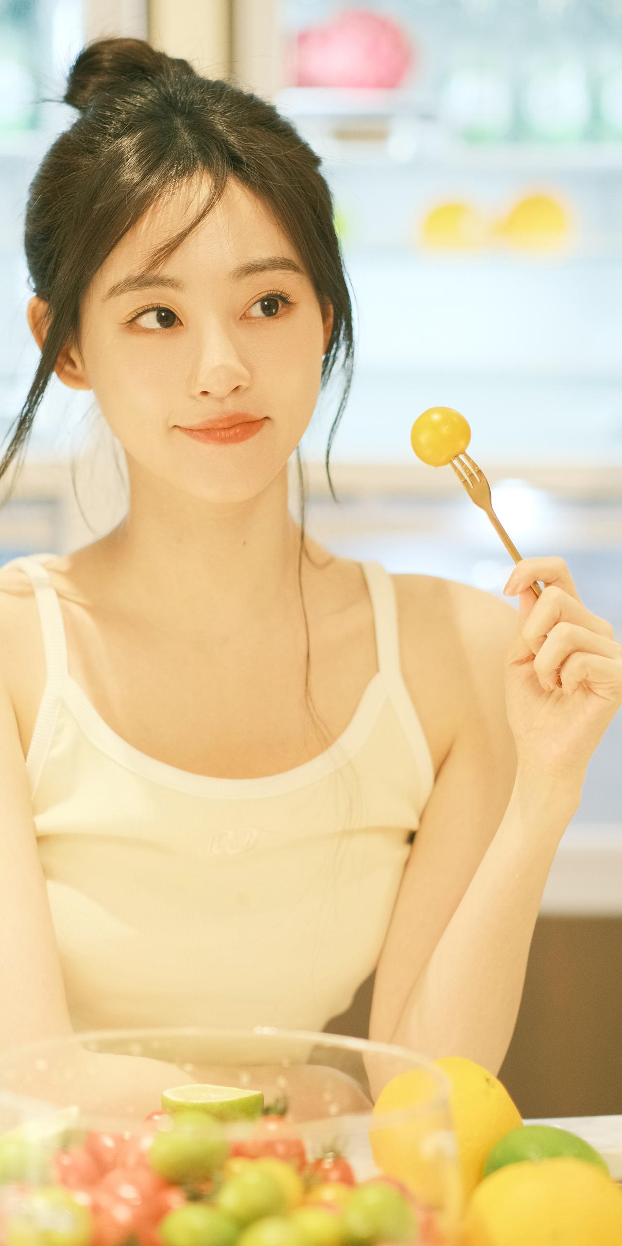 祝绪丹吊带私服甜美组图。
