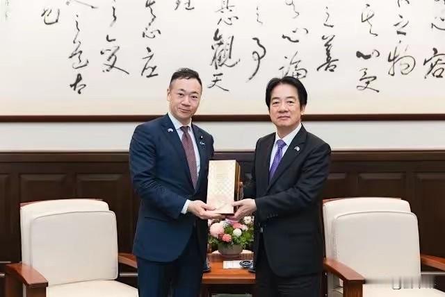 正在窜访台湾的日本前法务大臣、众议员铃木馨佑12月23日，在会见赖清德时叫嚣道：