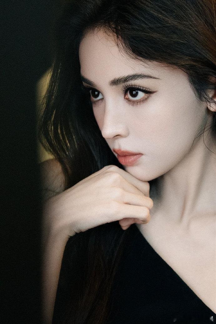 娜扎四奢女帝实至名归！时尚资源拉满的同时，更期待她在新作品里的表现，相信不会让人