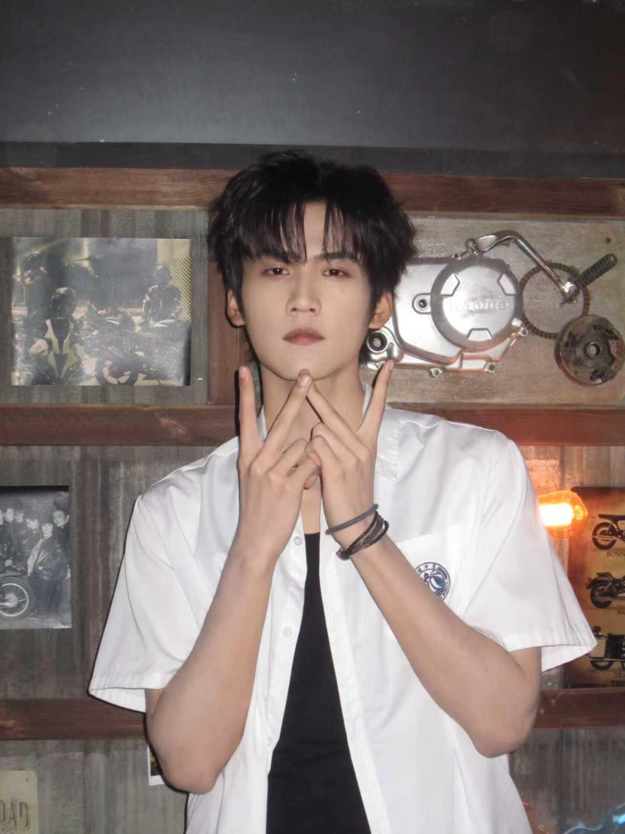 周柯宇确认出席尖叫之夜，太棒啦，又可以见到大帅哥 啦！ 