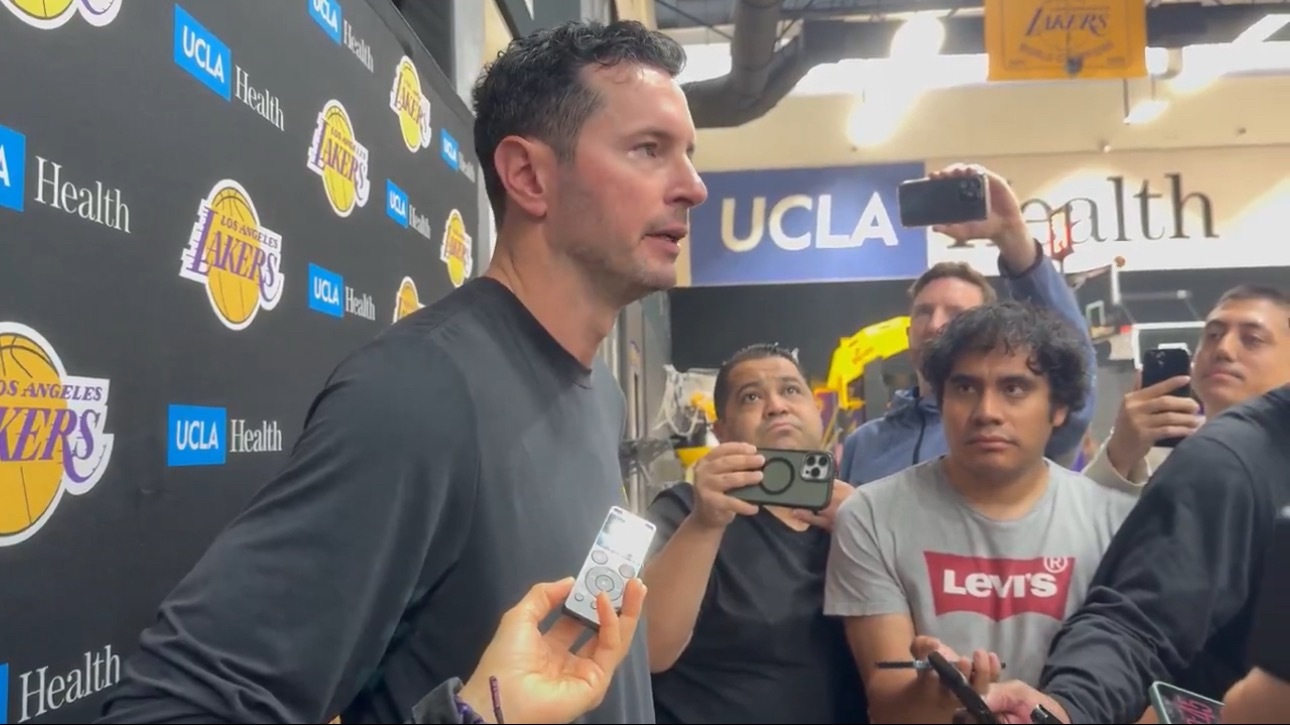 雷迪克谈到东契奇被禁赛一场时说：“他很失望，他想和队友们并肩作战，明天我们需要所