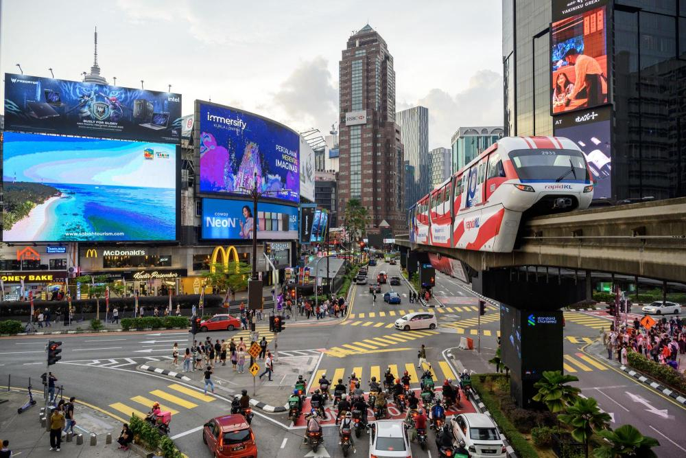 马来西亚政府计划对社交媒体用户设置年龄限制，将从明年起禁止16岁以下青少年使用社