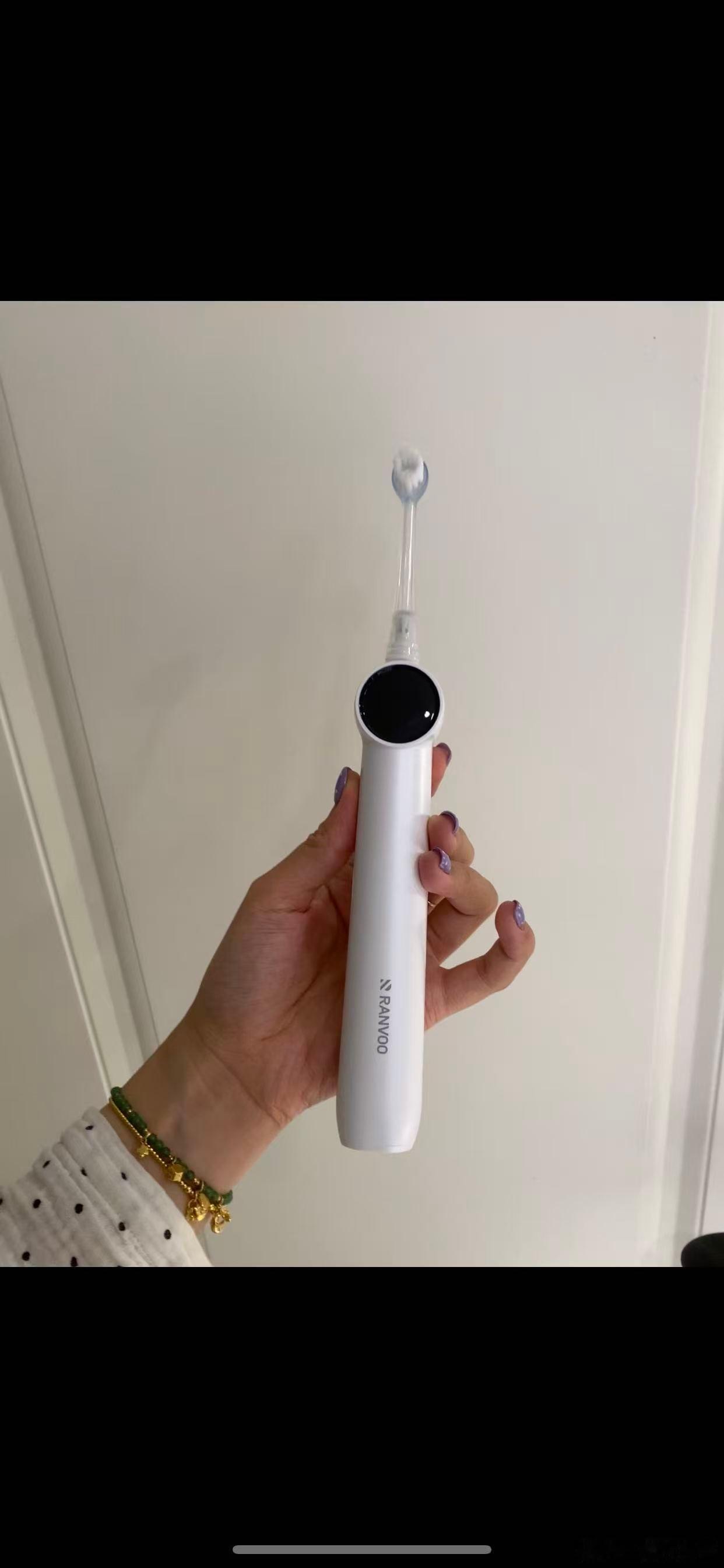 我真的发自内心的感叹：这个牙刷真的太适合我这种蛀牙+牙齿贴片+牙龈脆弱的人了！！