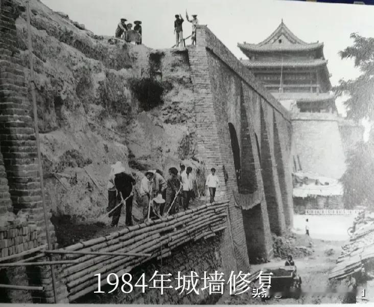 西安城墙与洛阳城墙，
显然一座是古迹，
一座是现代钢筋混凝土。
比不上历史，但能