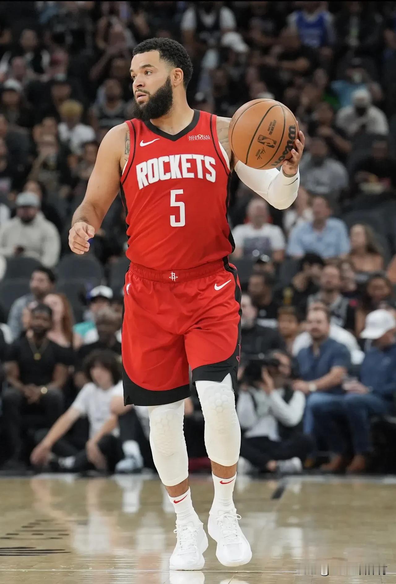 NBA杯赛，火箭96-111雷霆，这5个人看的明明白白

1，亚历山大：上半场状