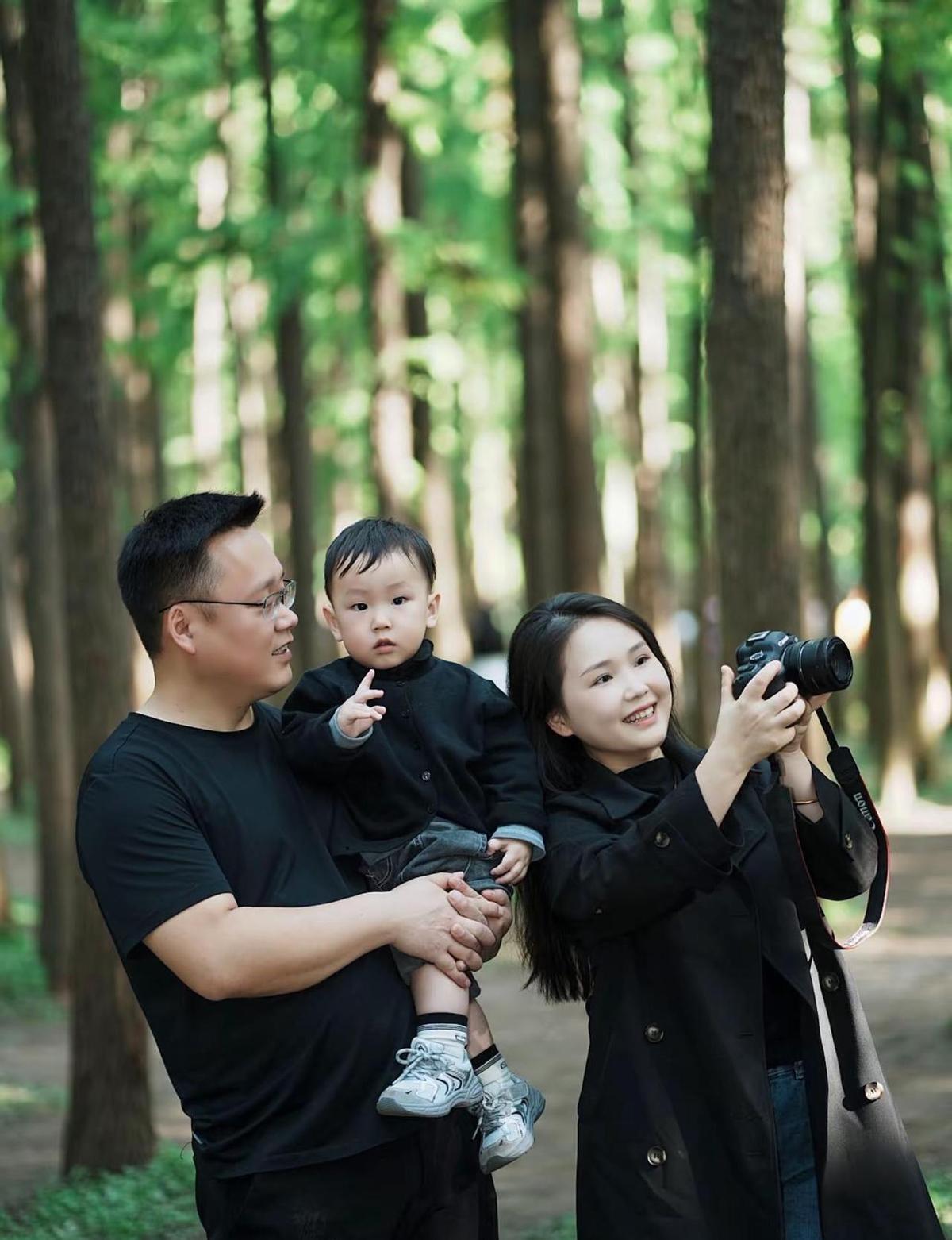 人生哪有满分答卷
能让你笑的人，才是真神
别总盯着别人家的灯
你自己的光，才最暖