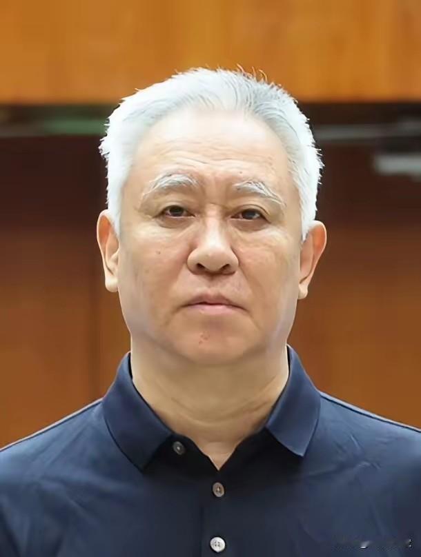 曾经的“地产之王”沦为阶下囚！
一夜白头是真有其事！