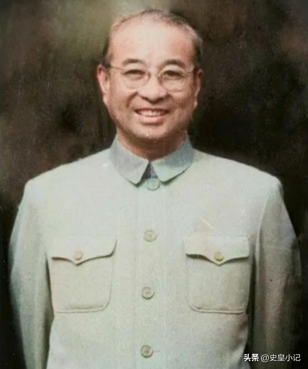 [微风]1955年9月27日授衔仪式上，当毛主席走到陈赓面前时，说：“你陈赓当大