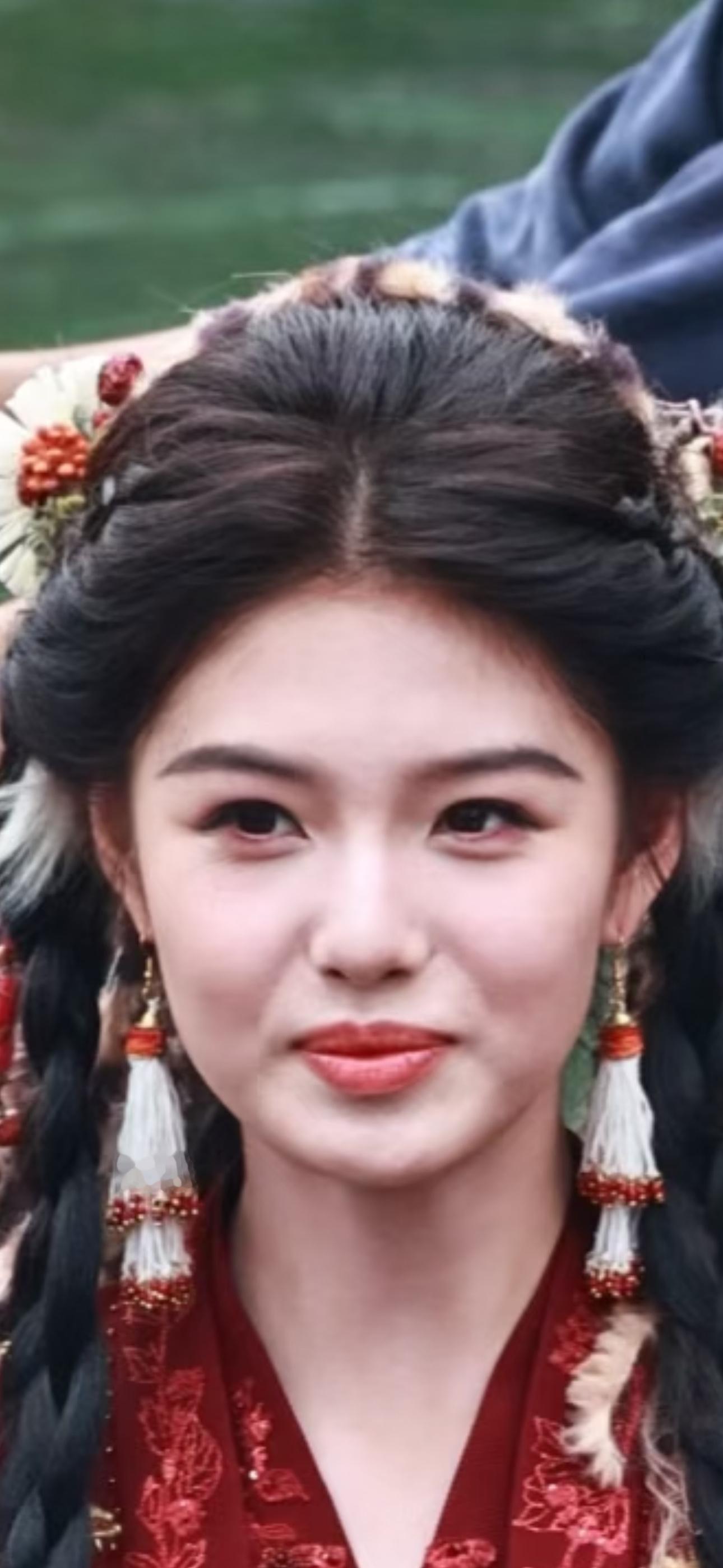 来看这个图清醒下 肥米管不住嘴 脸发腮成📺了 小小年纪法令纹就深的可怕 好意思