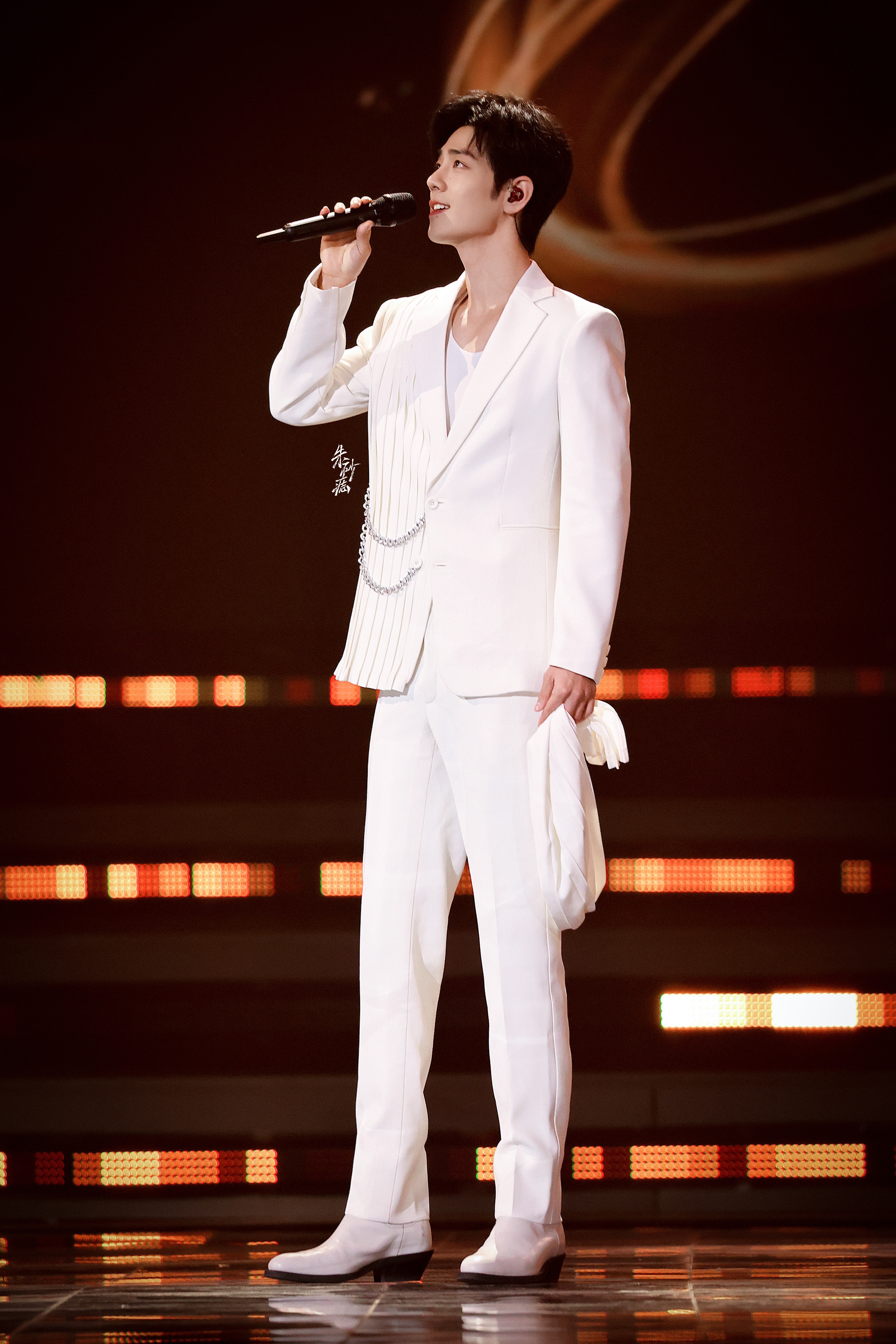 ——ʚ₁₀₀₅ɞ—— 帅气十足的白马王子战，分分钟帅到尖叫呀！肖战帷幕拉开◎微博