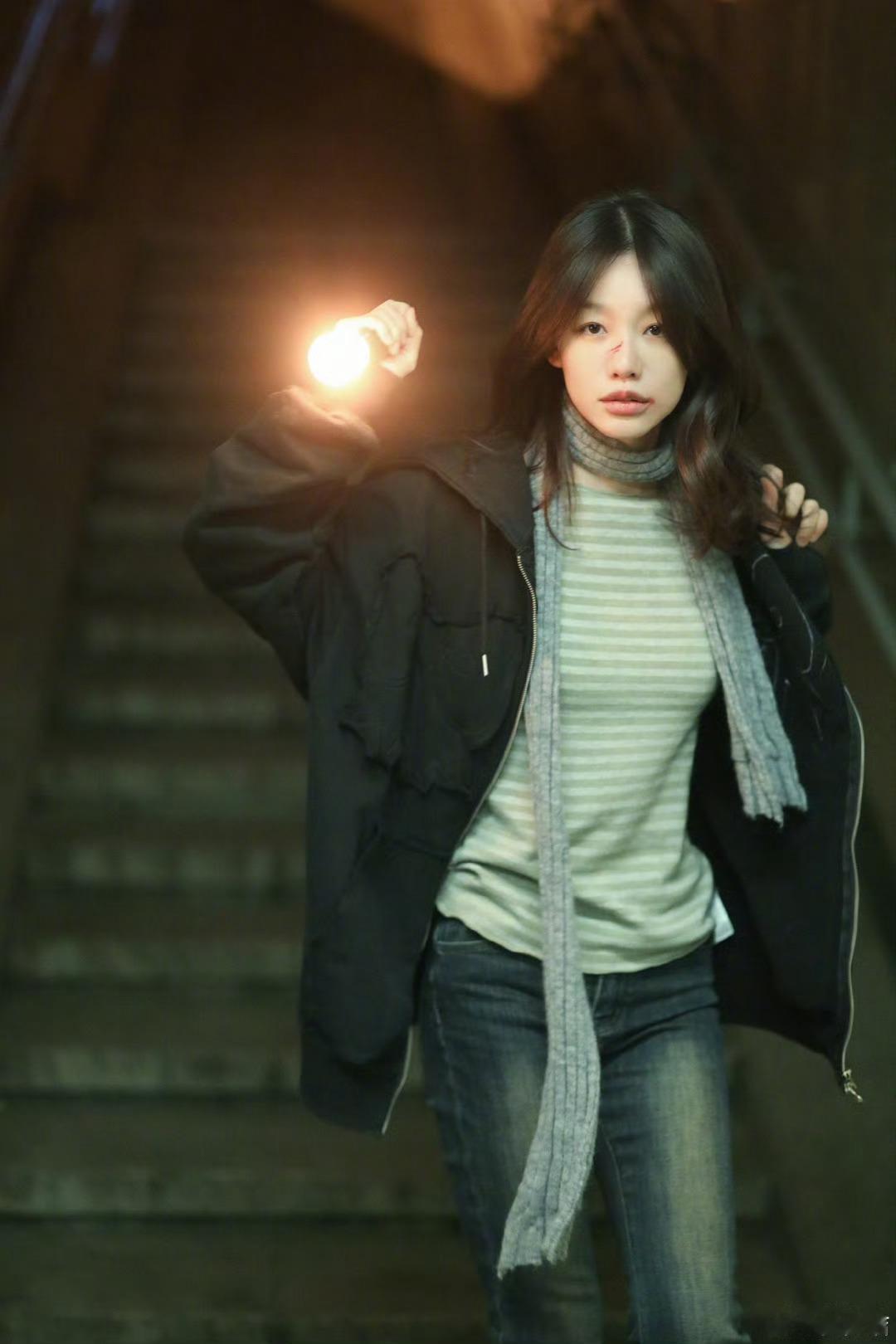 以为徐梦洁拍上韩剧了 清冷氛围感直接拉满！造型和镜头质感太有韩剧女主那味儿，狠狠