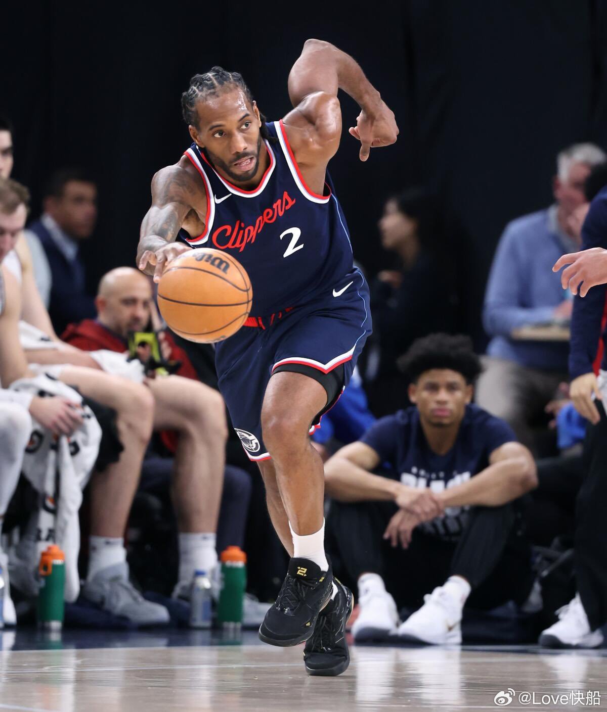 科怀·伦纳德因左脚踝扭伤将缺席今晚对阵马刺的比赛。 