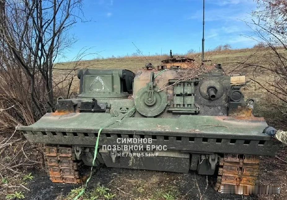 库尔斯克地区，乌军的德国 Bergepanzer 2装甲抢修车被俄军干掉，静静的